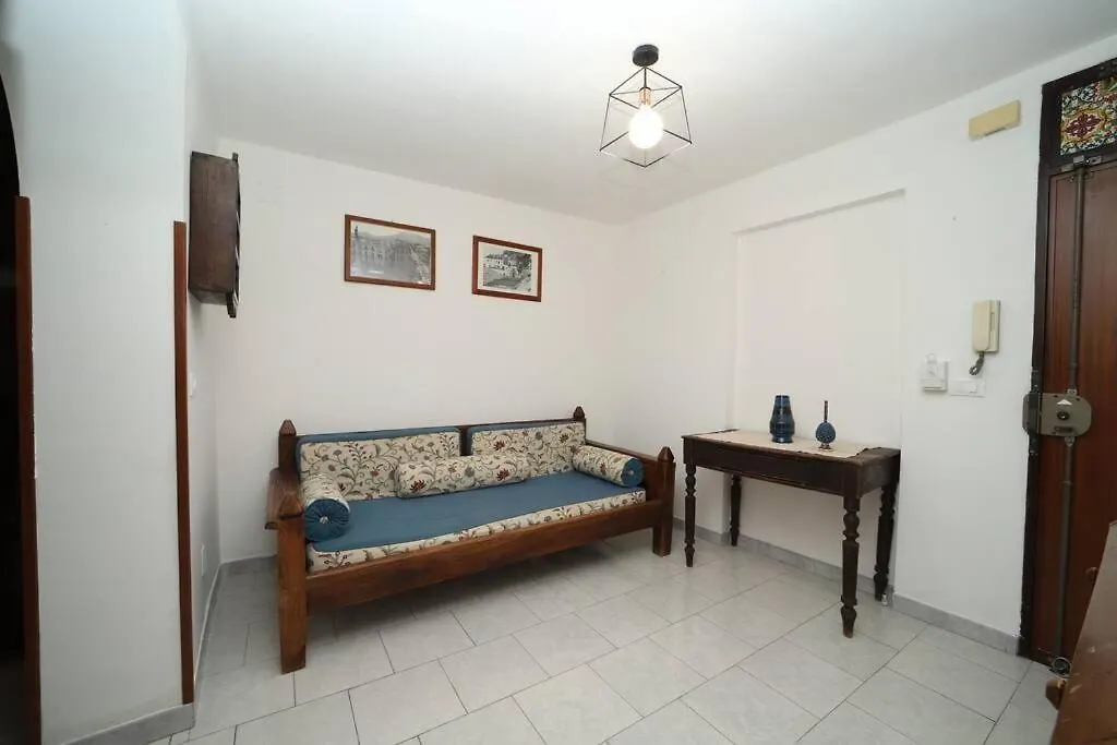 パレルモColonna House Casa Tra La Zisa E La Cattedraleアパートメント パレルモ