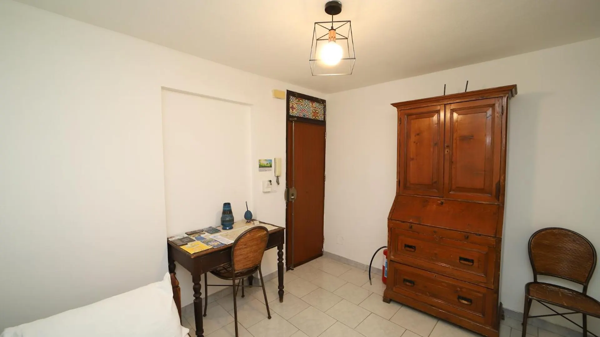 パレルモColonna House Casa Tra La Zisa E La Cattedraleアパートメント アパート パレルモ